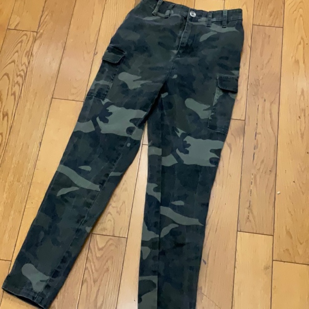 Lovers and Friends Porter Pants Camo Size: XS - Picture 6 of 11